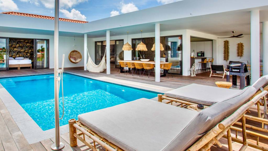 The Villas Curacao | Pool & Sundeck