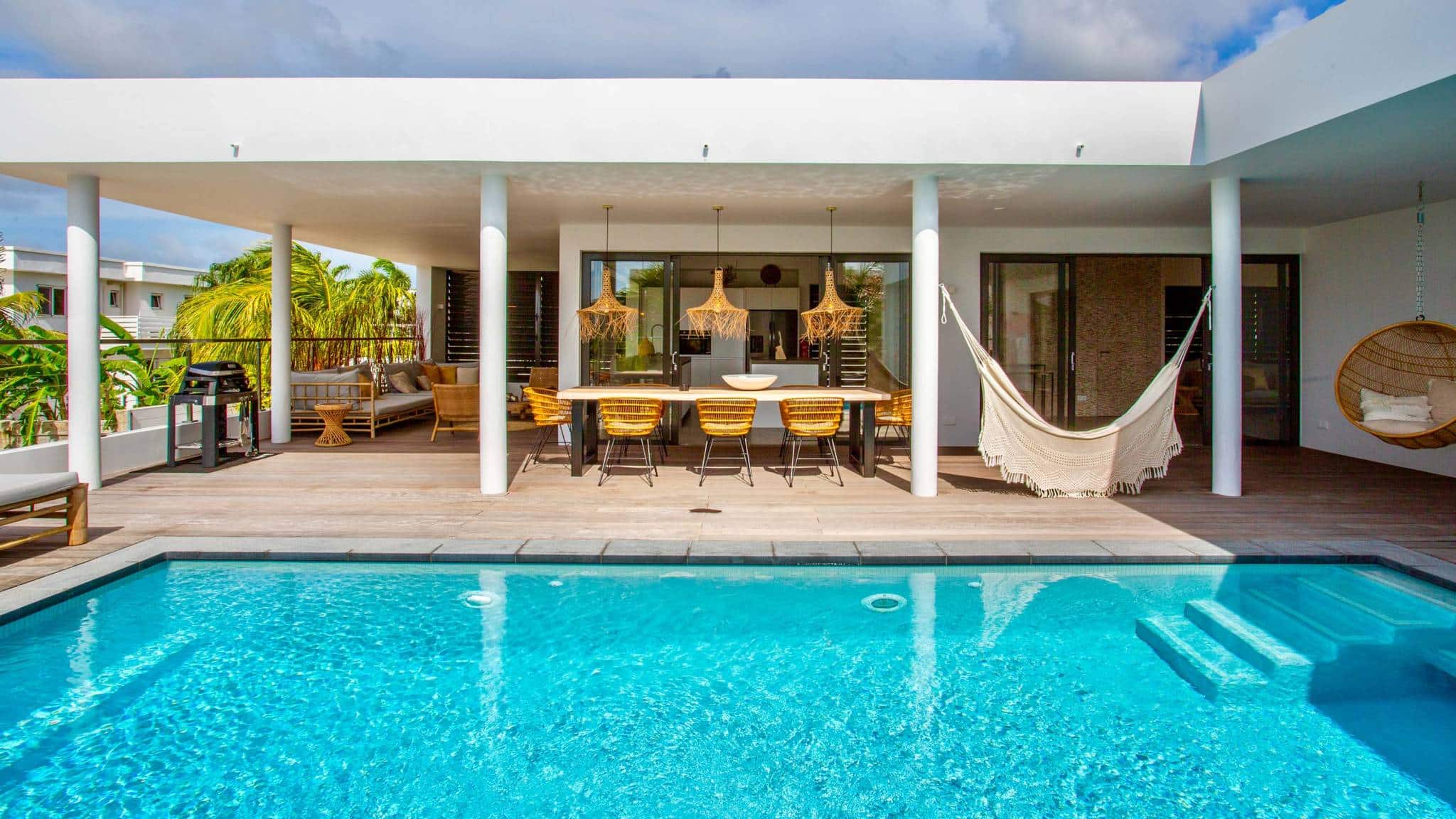 Private Pool Moments
